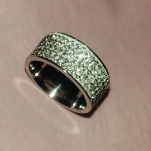 Gorgeous Rhodium Plated Unmarked Silver Ring with Sparkles 🤩